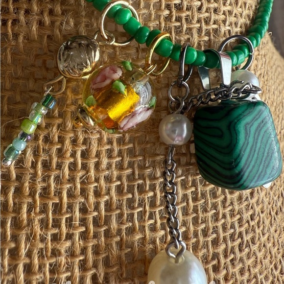 Alquimia Green and Silver Necklace with Malachite and Treble Clef - Picture 4 of 7